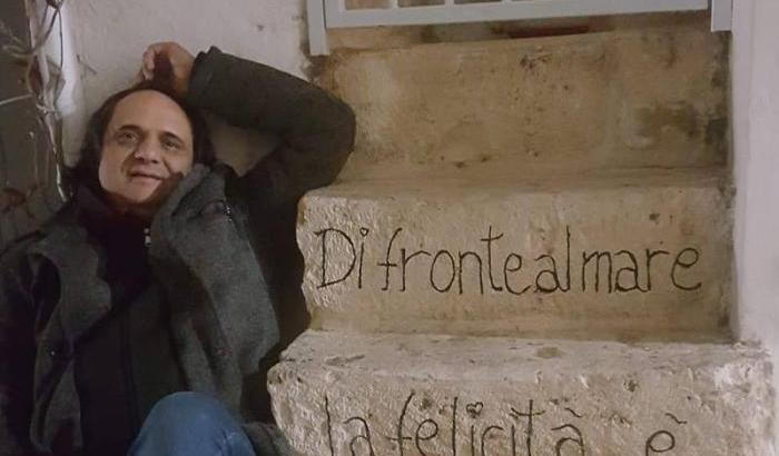 Chi è Riccardo Germani, l'attivista che vestito da Zorro ha sbeffeggiato Salvini