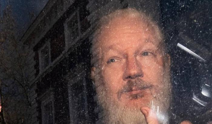 La Svezia ha chiesto l'arresto di Julian Assange con l'accusa di stupro