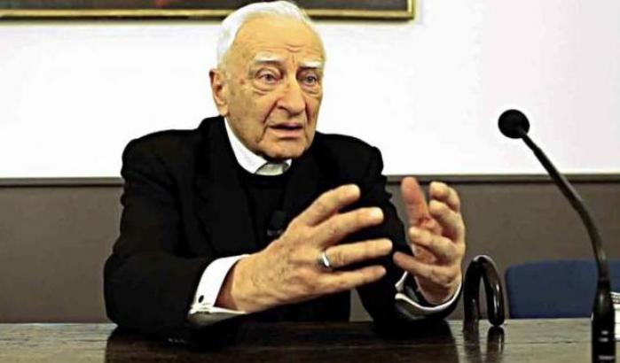 Monsignor Bettazzi: "Le posizioni di Salvini sono anti-cristiane e anti-mariane"