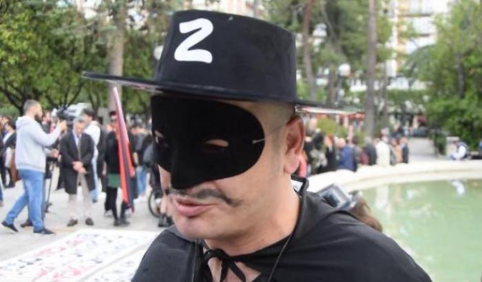 Non ci si può più mascherare da Zorro, la Digos identifica tutti i manifestanti
