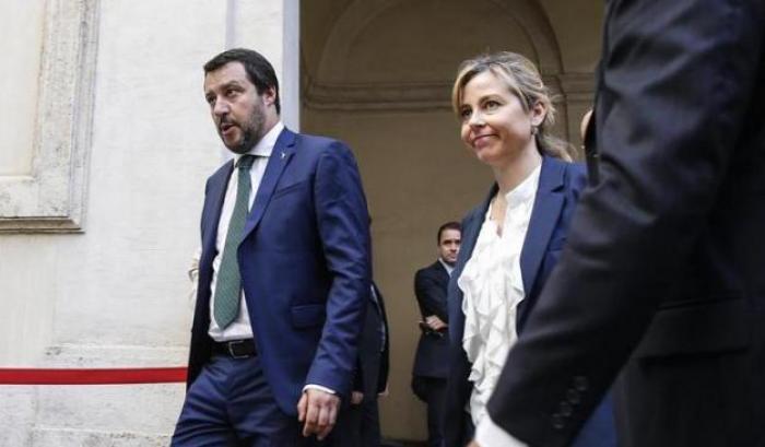 Mancano lenzuola al Cardarelli: Salvini ne manda 2.500 (per fare un dispetto elettorale alla ministra Grillo)