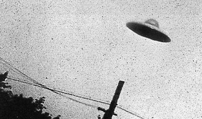 Il Pentagono cerca ancora gli alieni: indiscrezioni su un programma segreto per indagare sugli Ufo