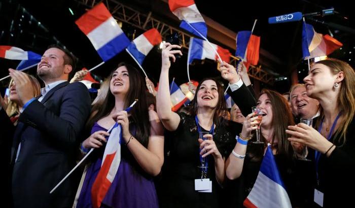 Gli elettori di Marina Le Pen festeggiano il risultato delle europee