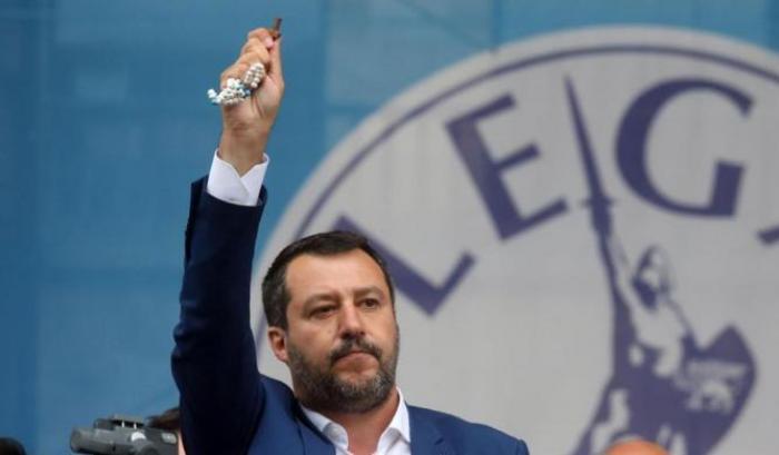 La provocazione di Salvini: "“Gli abusivi della Ong mi querelano??? Uuuhh, che paura"