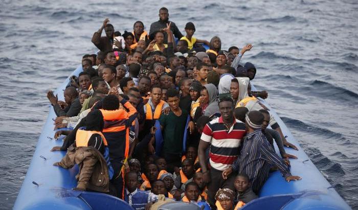 Gestione dei migranti: l'Ue denunciata per crimini contro l'umanità