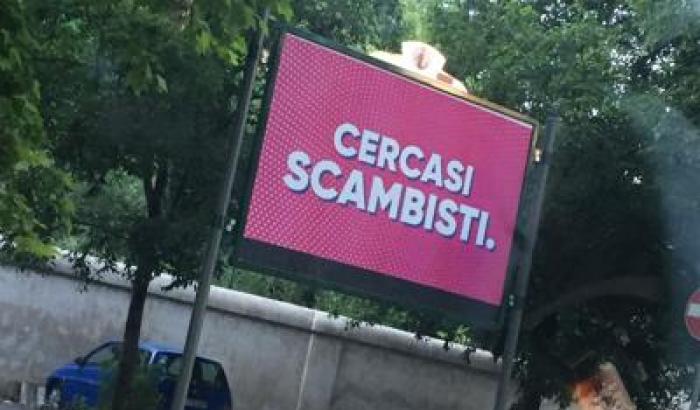 A Roma spuntano manifesti con la scritta: "Cercasi scambisti"