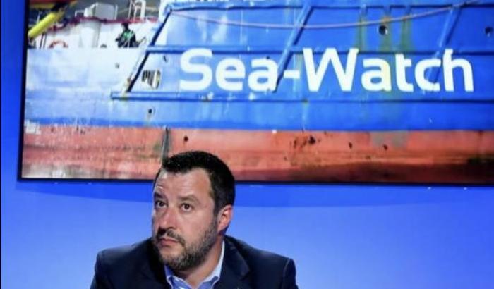 Salvini racconta la realtà a rovescio: "La Sea Watch sta sequestrando i migranti"