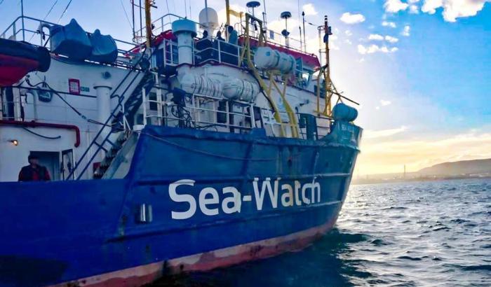 Sea Watch non si arrende alle minacce di Salvini e punta verso Lampedusa