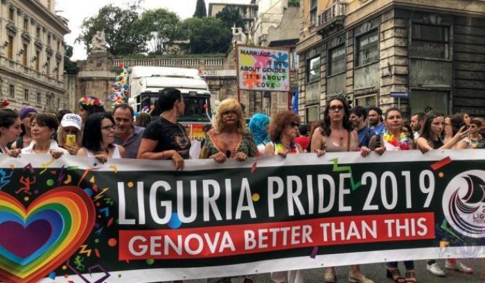 Liguria Pride, il corteo arcobaleno sfila per Genova (che non ha dato il patrocinio)