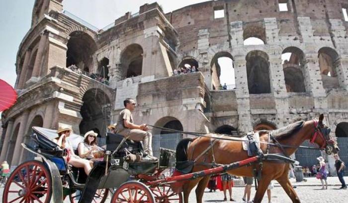 Troppe carrozze a Roma fanno infuriare gli animalisti: spariti i divieti