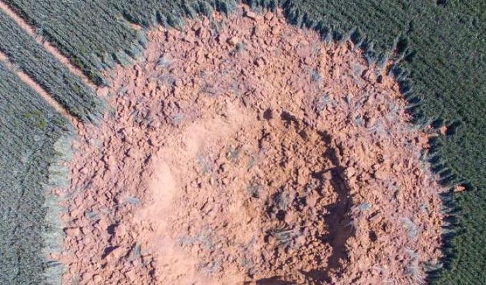 Troppo caldo: una potente bomba della seconda guerra mondiale è esplosa in un campo