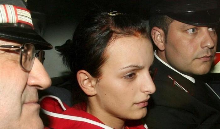 Uccise una giovane conficcando un ombrello nell'occhio della ragazza: Doina Mattei è libera