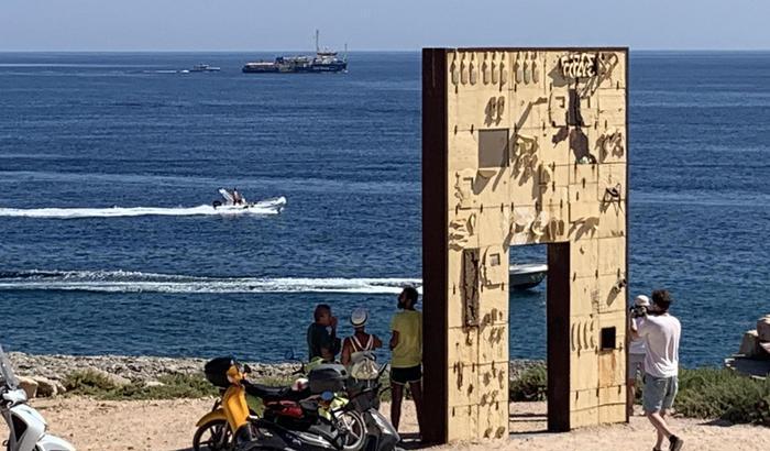 I migranti continuano ad arrivare: 55 attraccano al porto di Lampedusa