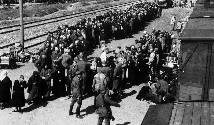 La depostazione degli ebrei fatta dai nazisti