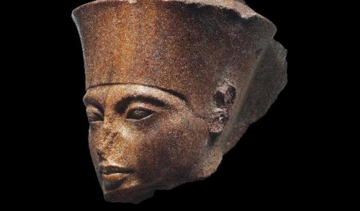 Londra, all'asta una scultura della testa di Tutankhamon ma Il Cairo protesta: "restituitela"