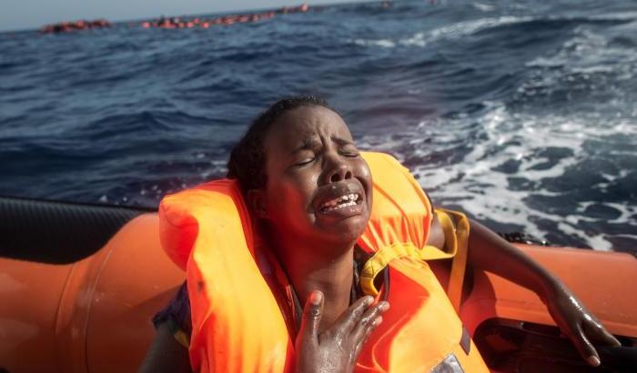 Una migrante soccorsa in mare