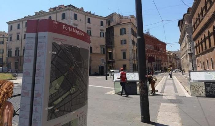 Come Roma confonde i turisti: a Piazza Venezia spunta un totem informativo...su Porta Maggiore