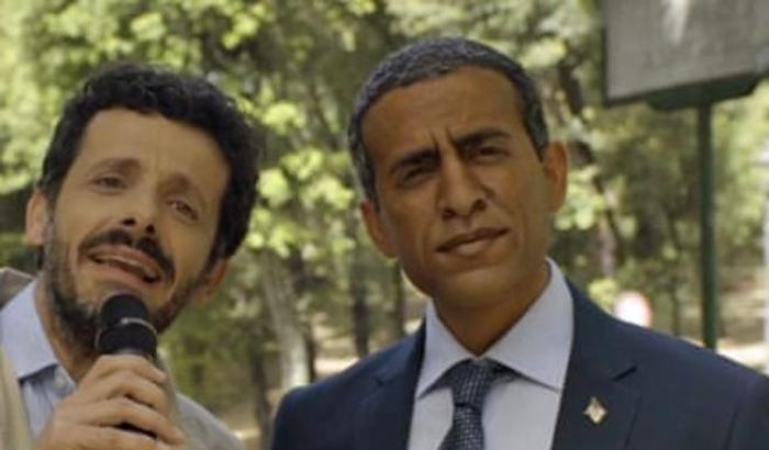 Alitalia maschera un attore da Obama ed è accusata di razzismo, ritirato lo spot