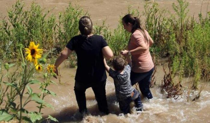Nuovo dramma sul Rio Grande: scompare una bambina migrante di due anni