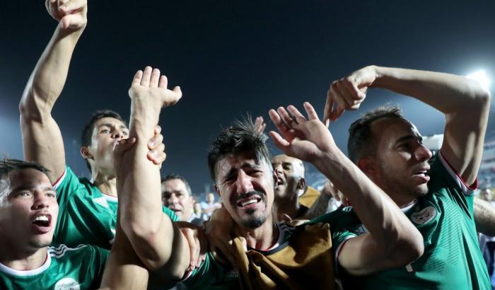 In Francia saccheggi e aggressioni durante i festeggiamenti per la qualificazione dell'Algeria