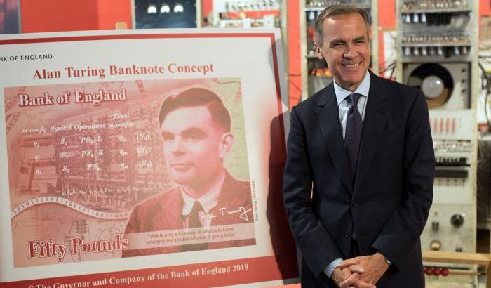 Decriptò i codici nazisti poi fu discriminato perché gay: Alan Turing su una banconota da 50 sterline