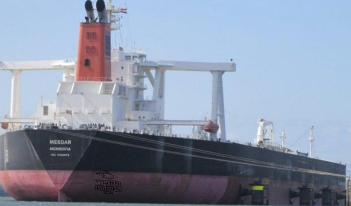 Tensione nello Stretto di Hormuz: i Pasdaran sequestrano una petroliera britannica