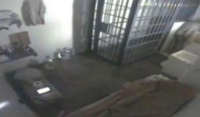 Violazione sistematica dei diritti umani, El Chapo come nella serie Tv: in una cella di due metri per quattro