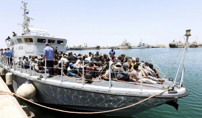 La Libia sequestra un peschereccio italiano con una motovedetta fornita dal governo