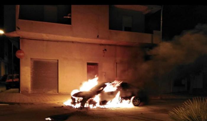 Doppio attentato in Sardegna: fatte esplodere una sede del Pd e l'auto di un sindaco
