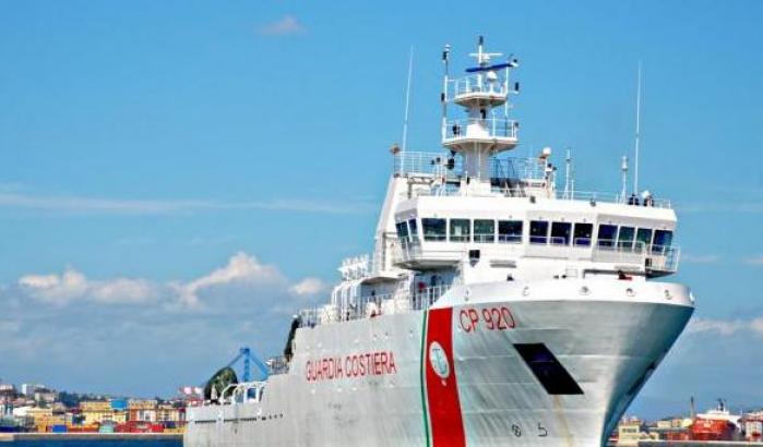 Il Garante dei detenuti scrive alla Guardia Costiera: "Migranti a bordo privati della libertà"