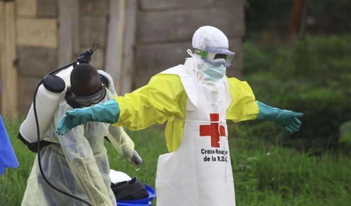 Ebola: il Ruanda chiude i confini con il Congo, l'Oms: "è un'emergenza globale"