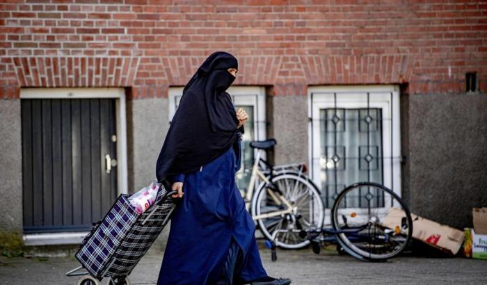 In Olanda scatta il divieto di indossare il velo integrale, ma riguarda solo 400 donne