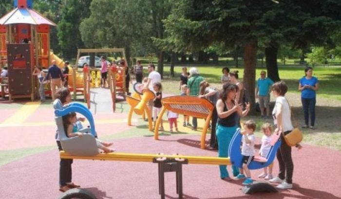 I figli litigano al parco giochi e parte la spedizione punitiva: un papà albanese pestato a sangue