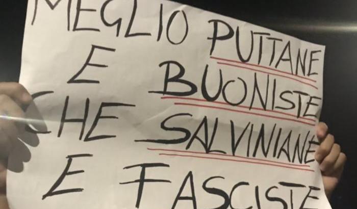 Salvini fa finta di non vedere le contestazioni: "Mi votano anche i comunisti"