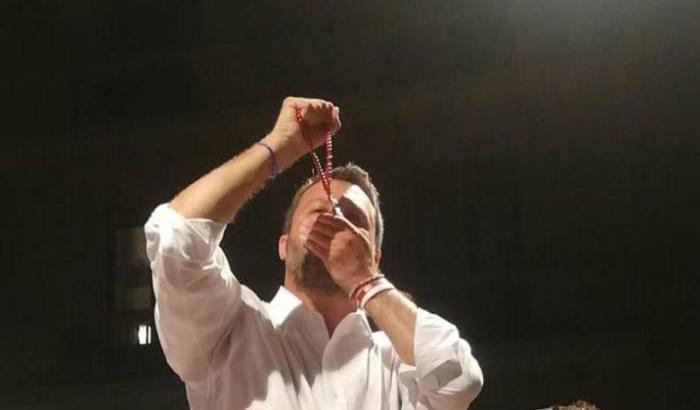 Murgia su Salvini: usa il rosario come un corpo contundente