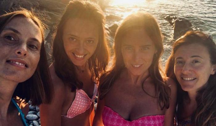 Boschi a Salvini: "Io una mummia?" E pubblica una foto in bichini