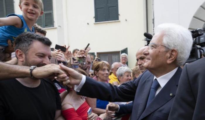 "Resisti Sergio": a Fivizzano bagno di folla per Mattarella
