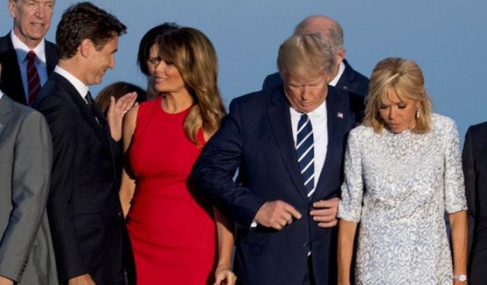 La foto che sta facendo il giro del mondo: l'espressione di Melania Trump che saluta Justin Trudeau
