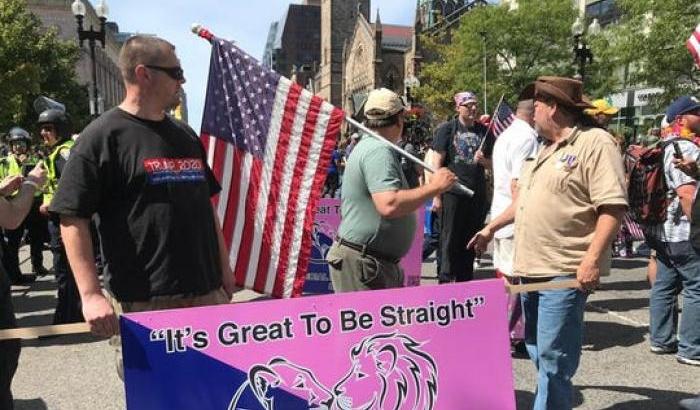 L'Etero-Pride di Boston: un centinaio di omofobi contestati da migliaia di attivisti Lgbtq