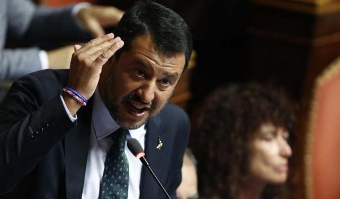 Salvini alza i toni: "Opposizione anche in piazza, Italia schiava di Bruxelles"
