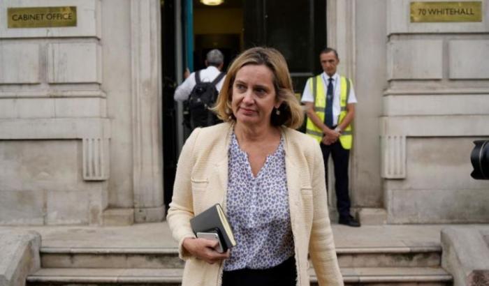 Johnson sempre più solo: si dimette la ministra del Lavoro britannica