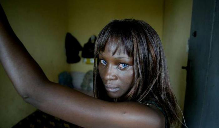 L'inferno delle donne migranti: dalla Nigeria alla Libia fino all'Italia per farle prostituire