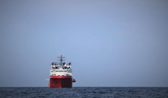 La Ocean Viking bloccata in mare da 10 giorni, Magi (+Europa): "Lamorgese assegni subito un porto"