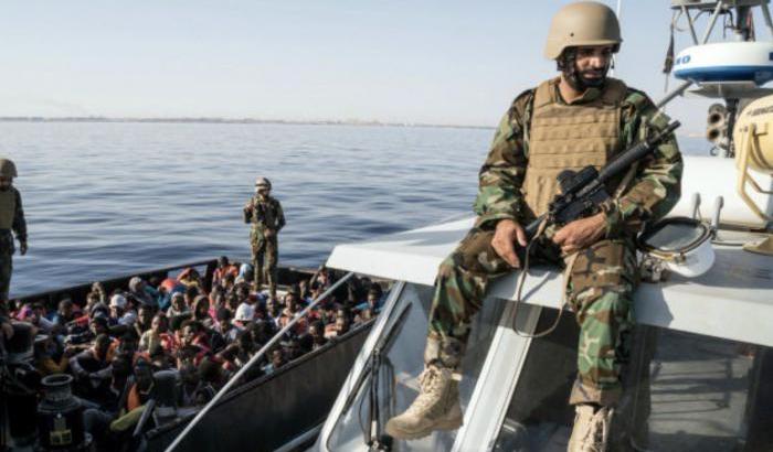 Orrore in Libia: la Guardia Costiera uccide un migrante che si opponeva alla deportazione