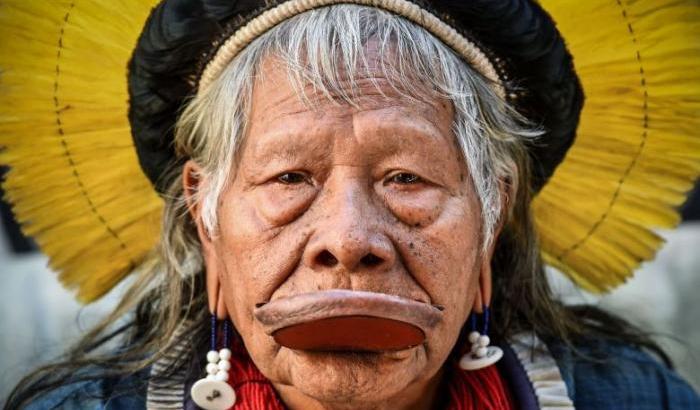 Il Capo indigeno preoccupato per l'Amazzonia: "Bolsonaro non è il nostro leader, se ne vada"