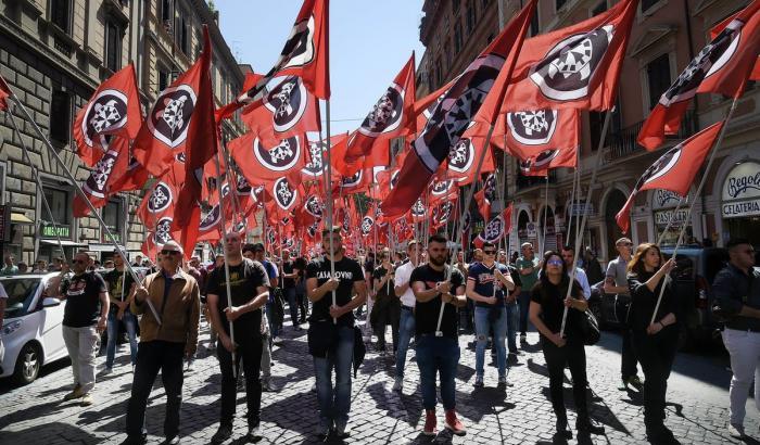 Aggressione al corteo anti-Salvini: a giudizio 28 fascisti di CasaPound