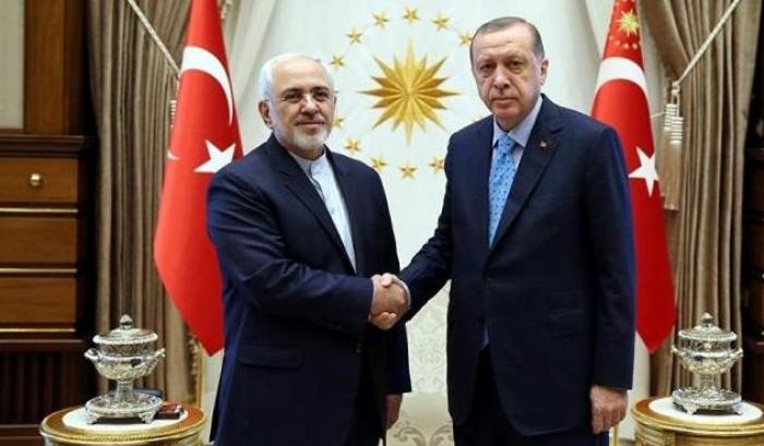 Il ministro degli Esteri iraniano Mohammad Javad Zarif con Erdogan