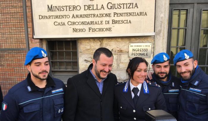 Salvini chiede soldi per la polizia: da ministro era troppo distratto da comizi e moto d'acqua