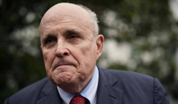 Giuliani, avvocato di Trump; "Non consegnerò al Congresso i documenti per l'impeachment"