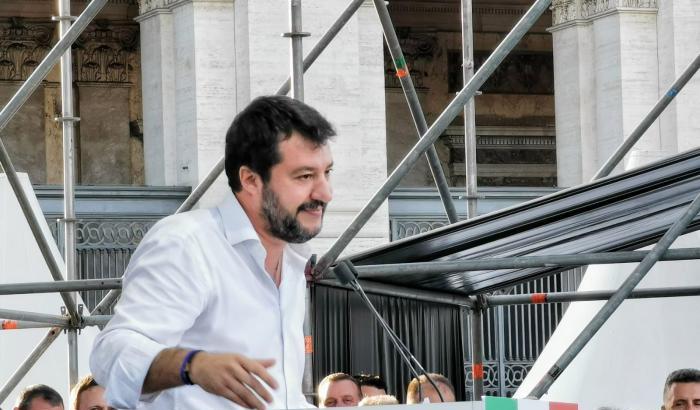 Alla vigilia delle elezioni Salvini insulta le Ong e si affida alla xenofobia